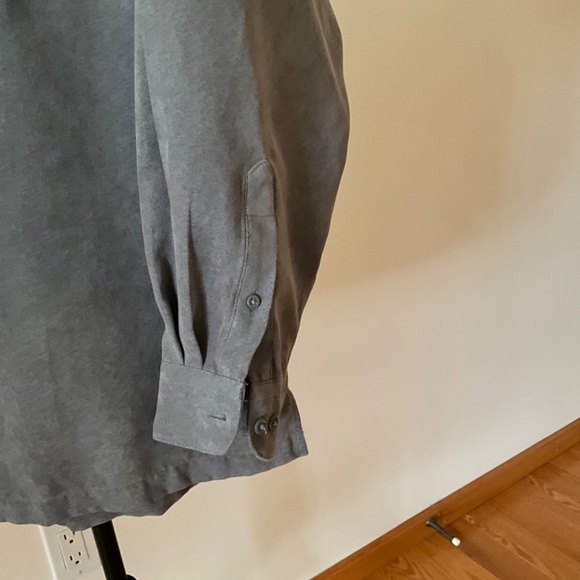 Van Heusen Man’s Dress Shirts soft suede Navy and Gray Size L - Picture 3 of 12